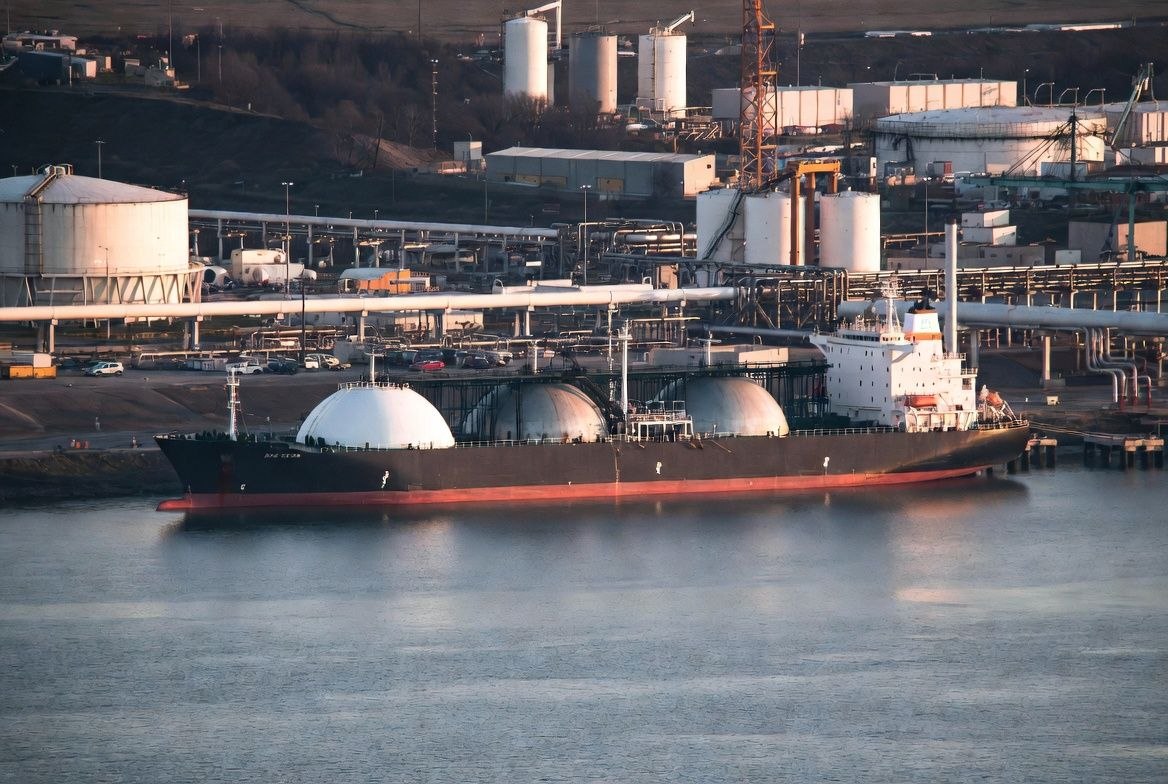 Notícias do setor de petróleo e gás e energia 4 de junho de 2026: dados da EIA sobre estoques, previsão de analistas até 2027, OPEP+ 7 de junho, querosene de aviação, GNL e mercado de eletricidade
