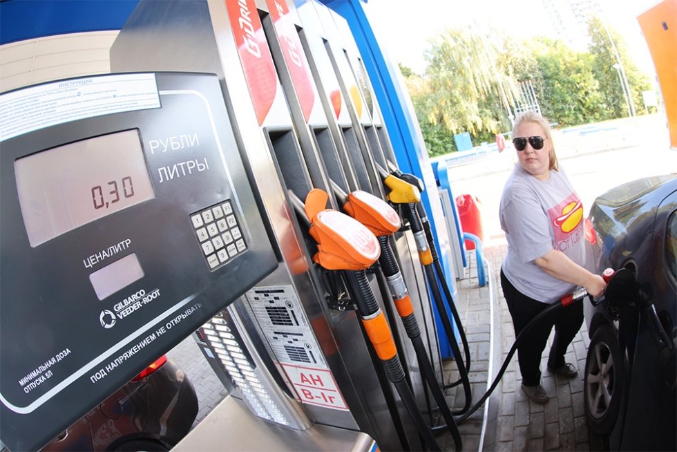 O que acontecerá com os preços nos postos de gasolina no final do verão e no outono. Previsões dos especialistas "RG"
