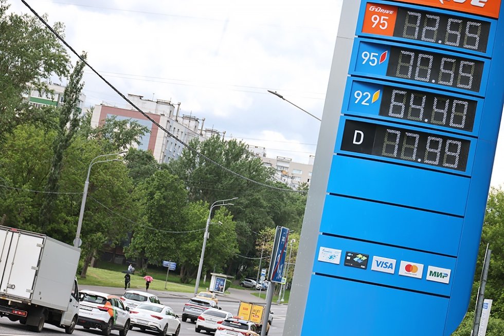 Por que o aumento do preço da gasolina e do diesel acelerou? Especialistas do "JR" explicam.